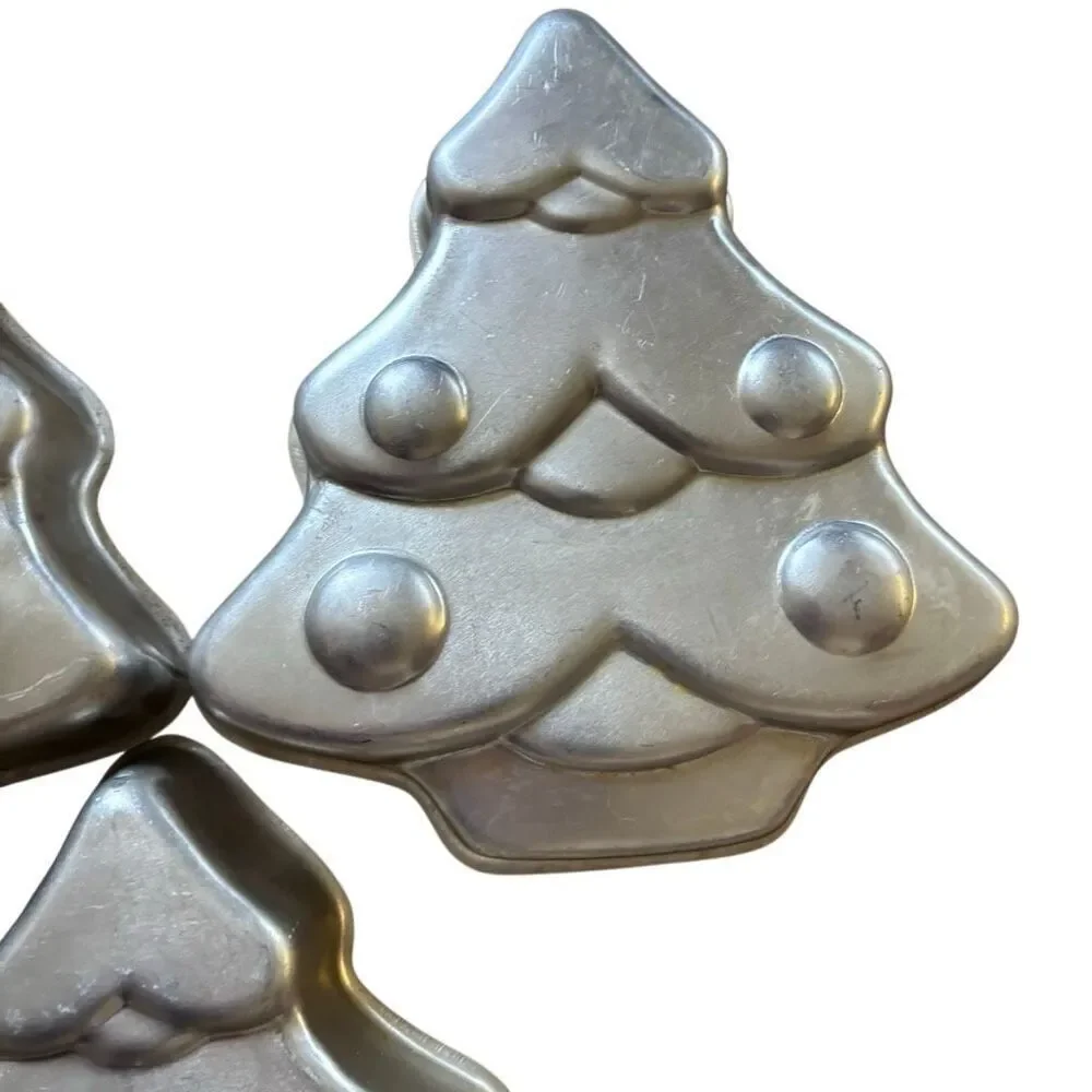 3 Christmas Tree 9”x9” Cake Pans